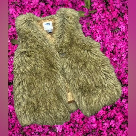 Small Girls Fur Vest Old Navy - Picture 9 of 13